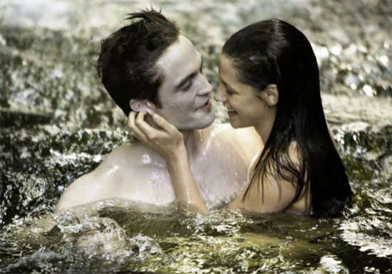 A Saga Crepúsculo: Amanhecer - Parte 1 Bella e Edward em cachoeira