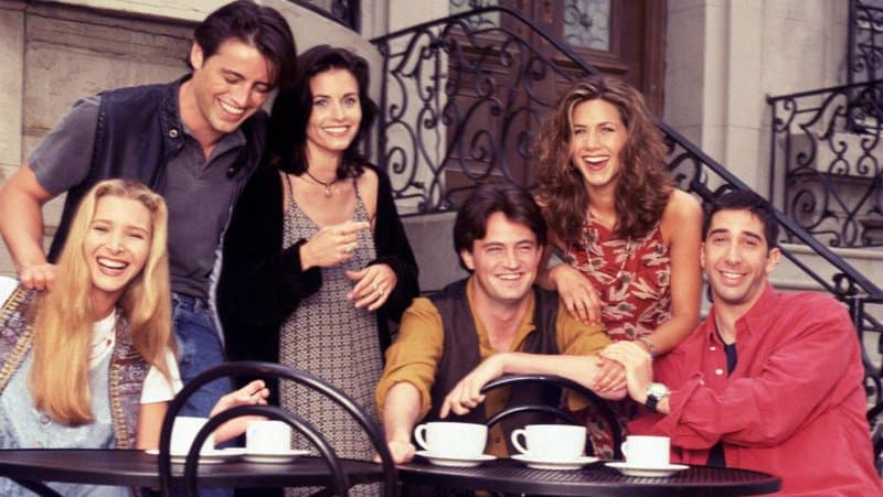 Lisa Kudrow diz que Friends foi progressista para sua época