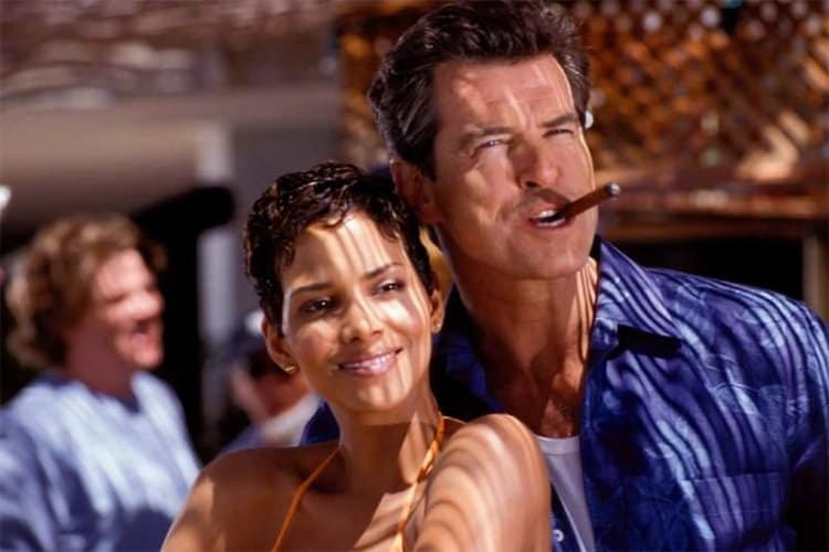 Halle Berry como Jinx em "007 - Um Outro dia Para Morrer" (2002):