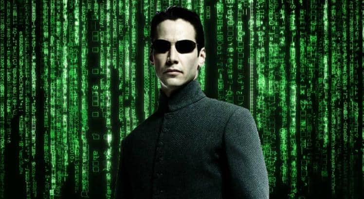 Keanu Reeves em cena de Matrix 