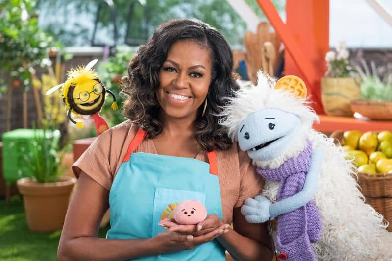 Waffles + Mochi: Michelle Obama estrela programa de culinária infantil da Netflix