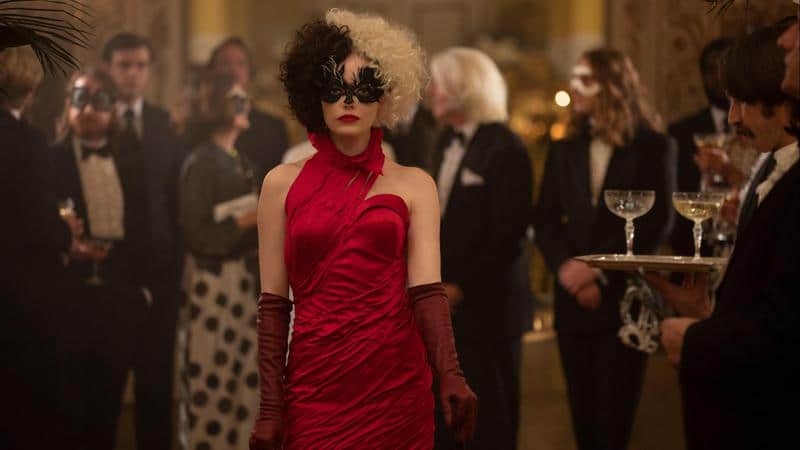 Novo comercial de Cruella revela detalhes sobre as vestimentas chiques do filme 