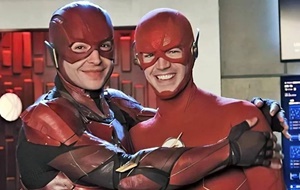 The Flash: Ezra Miller e Grant Gustin se encontram em Crise nas Terras Infinitas
