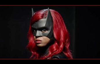 Javicia Leslie usa o uniforme de Batwoman pela primeira vez