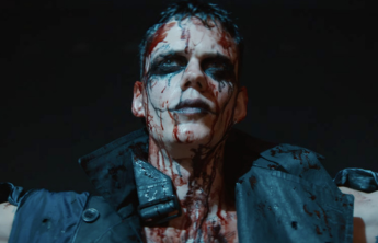 O Corvo: remake com Bill Skarsgard ganha novas imagens