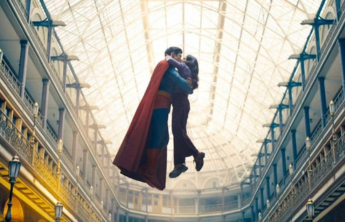 Superman: filme de James Gunn ganha novo pôster
