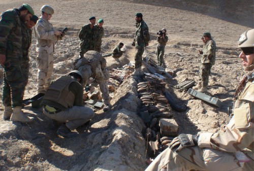 Imagem 3
                    da
                    série
                    Bomb Patrol: Afghanistan
